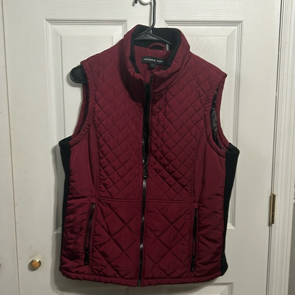 Andrew Marc quilted vest. Burgundy. Size L.